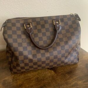 LV Damier speedy 25
Authentic